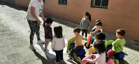 Actividad de educación vial guardería teletubbies